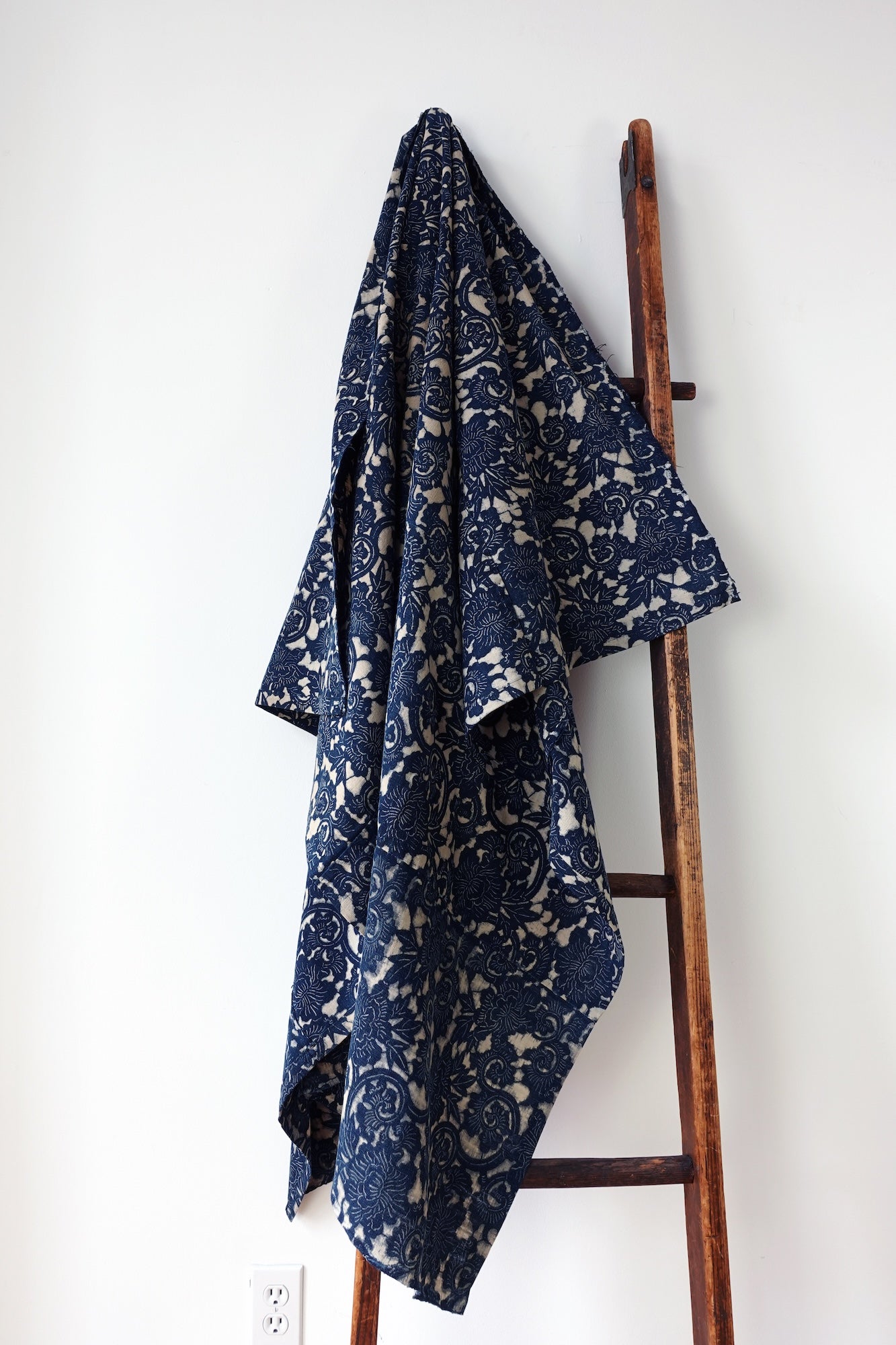 Throws & Blankets – CURIOUS CORNERS